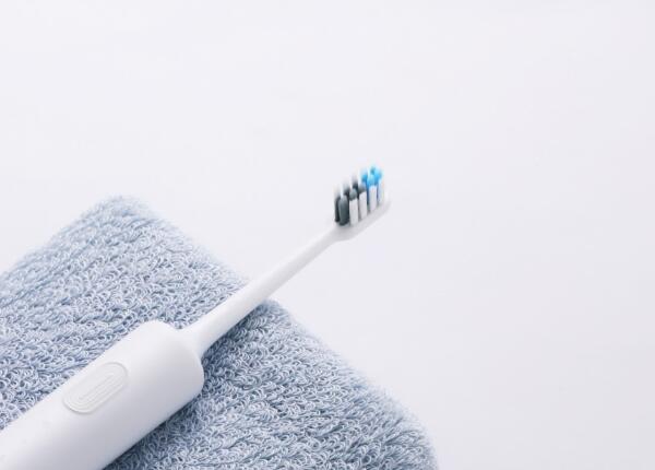 電動牙刷聲波式與旋轉式哪個好？牙齒易敏感人群就選這款