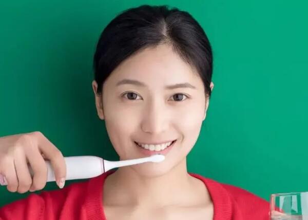 刷牙三連問：刷牙要刷多久，為何刷牙總出血，要刷舌苔嗎？