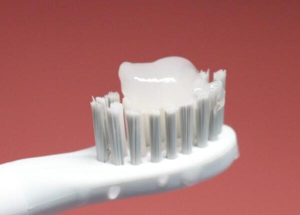 聲波款圓頭電動牙刷好用嗎？聲波牙刷圓頭扁頭清潔分析