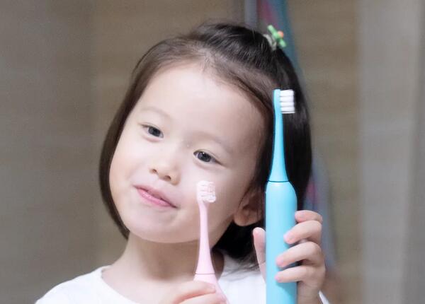 小孩怎么用電動牙刷刷牙正確？小孩正確用電動牙刷的技巧